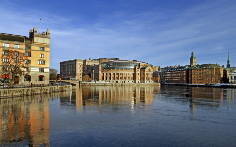 För myndighet eller politiker