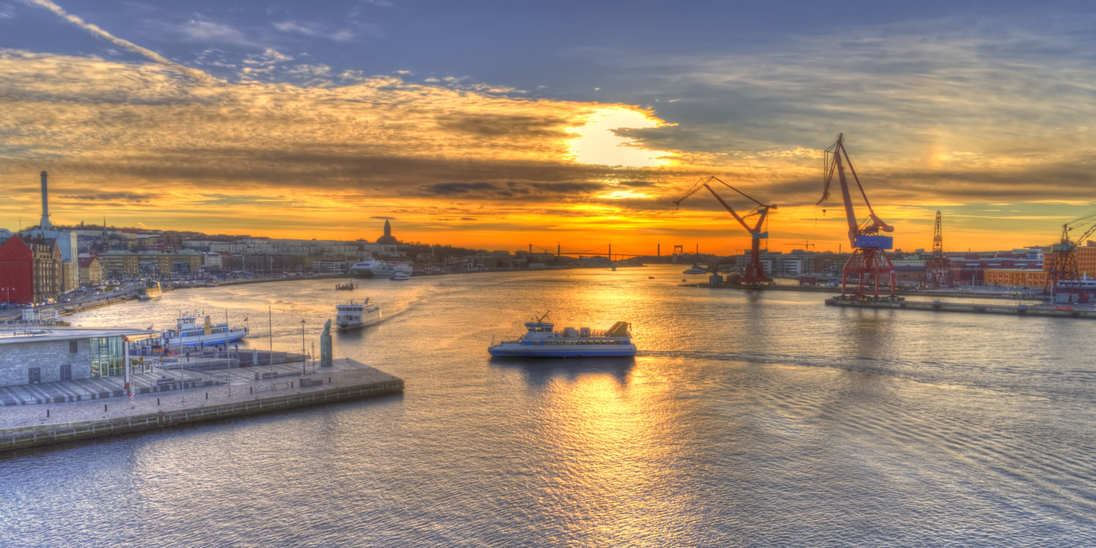 56161894-vy-over-stenpiren-batar-och-hamnen-i-goteborg ([654]6d272f27fbda78e75046ee133cd5a0b8).jpg