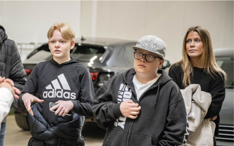 Åk 8-elever från Vittra Gerdsken besöker Börjessons bil i Alingsås!