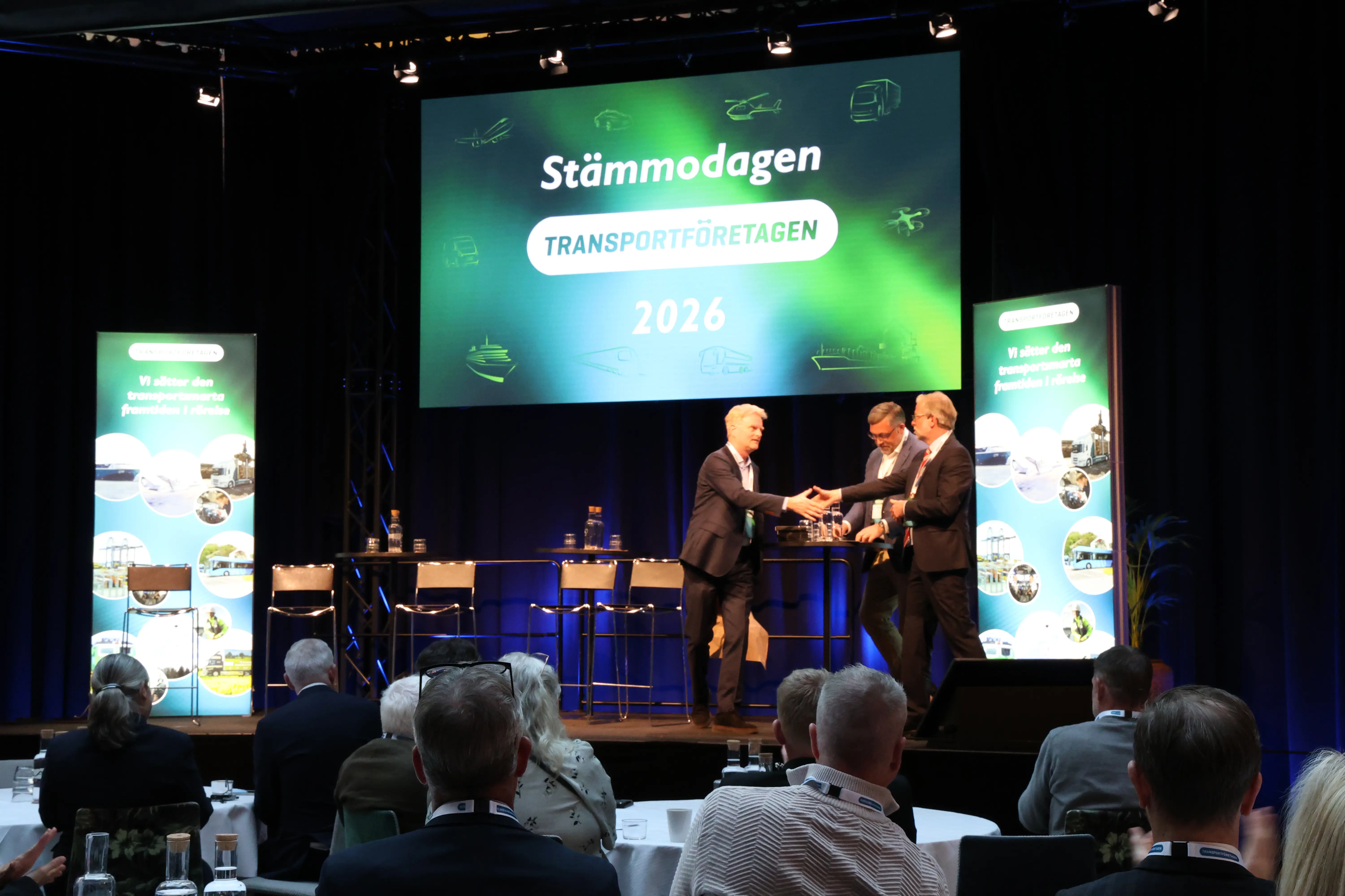 Christer Brus och Jonas Hagelqvist tackar av Tomas Byberg