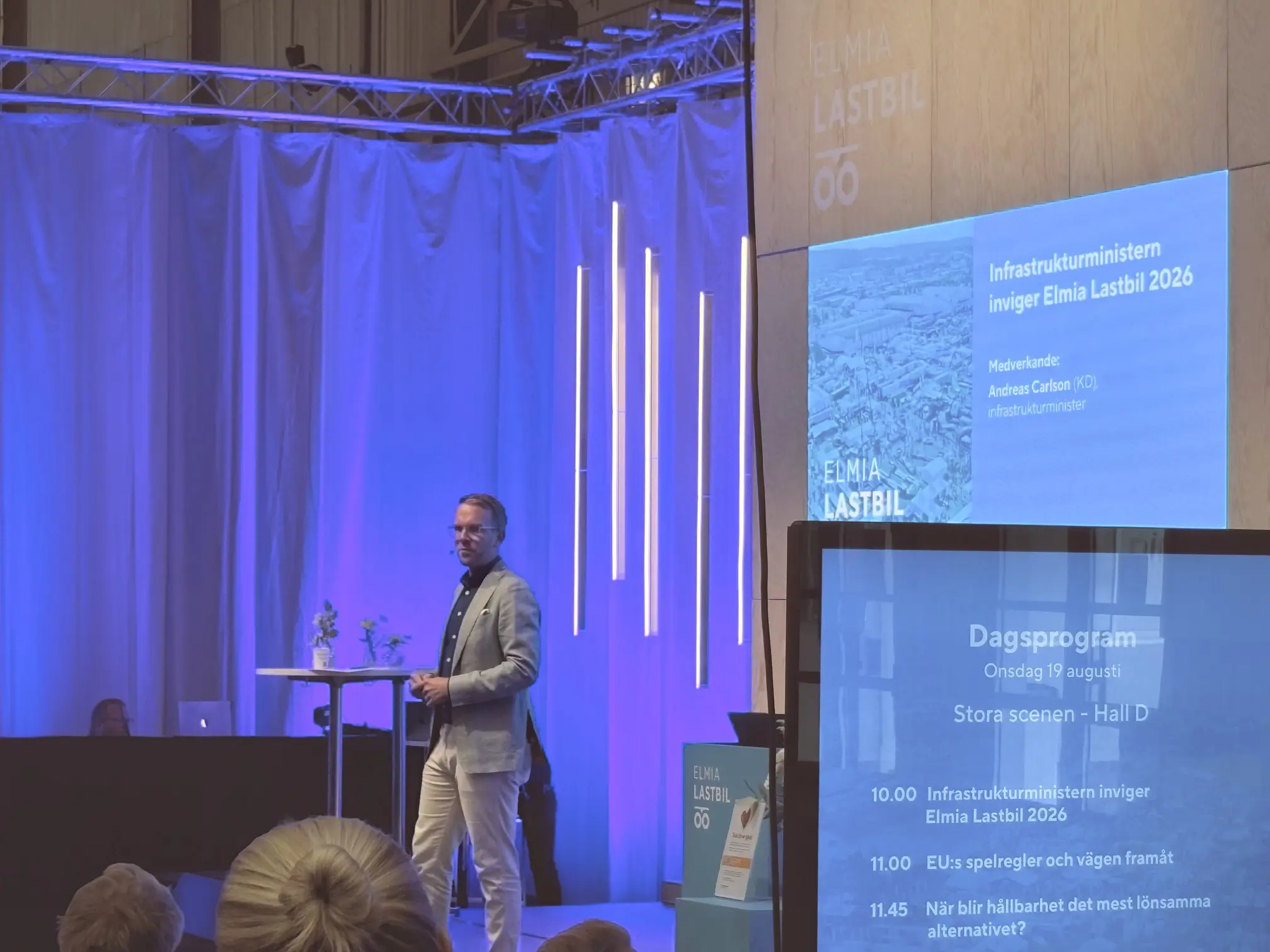 Infrastruktur- och bostadsminister Andreas Carlsson