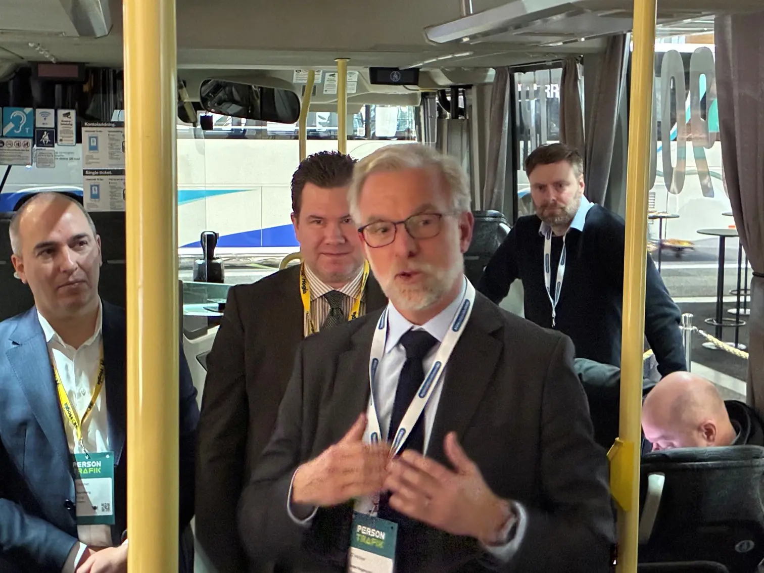 Jonas Hagelqvist, VD för Sveriges Bussföretag och Transportföretagen samt Johan Hjelm, Näringspolitisk expert på Sveriges Bussföretag. 