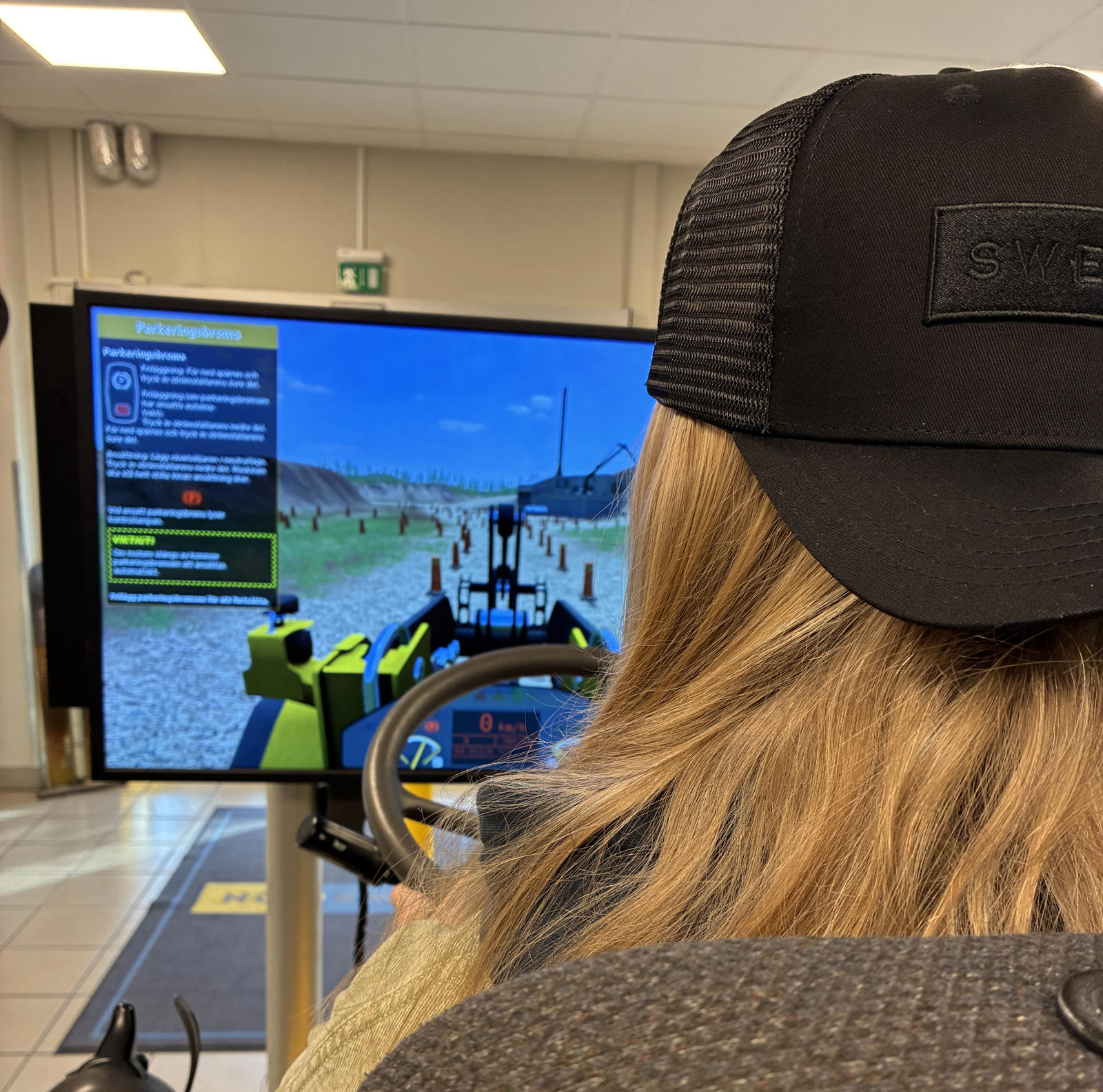 Swecon, Kiruna, låter besökare öva på körning under sitt besök genom projektet Öppen verkstad