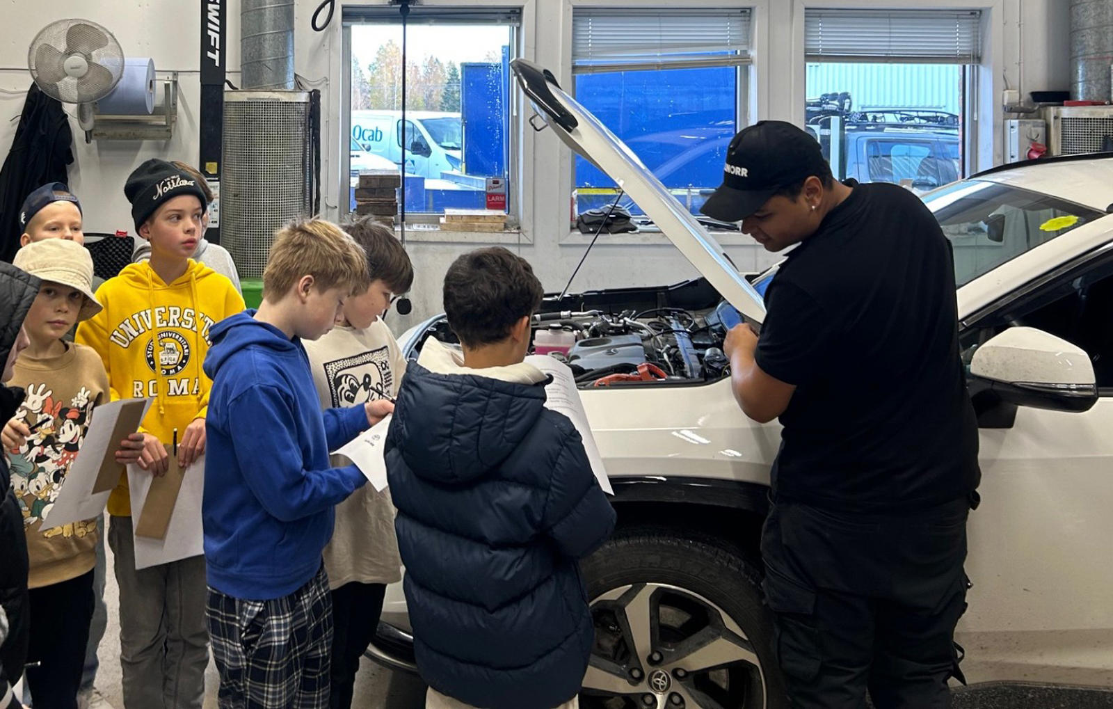 Lunds skola, Hudiksvall, besöker en öppen verkstad