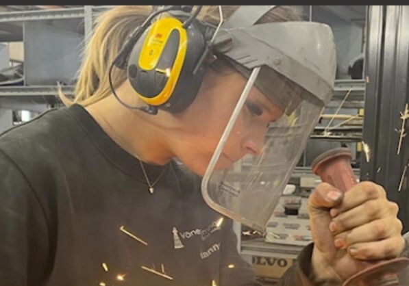 Hanna tycker att fler ska bli mekaniker