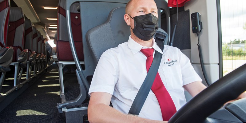 Bussförare med munskydd